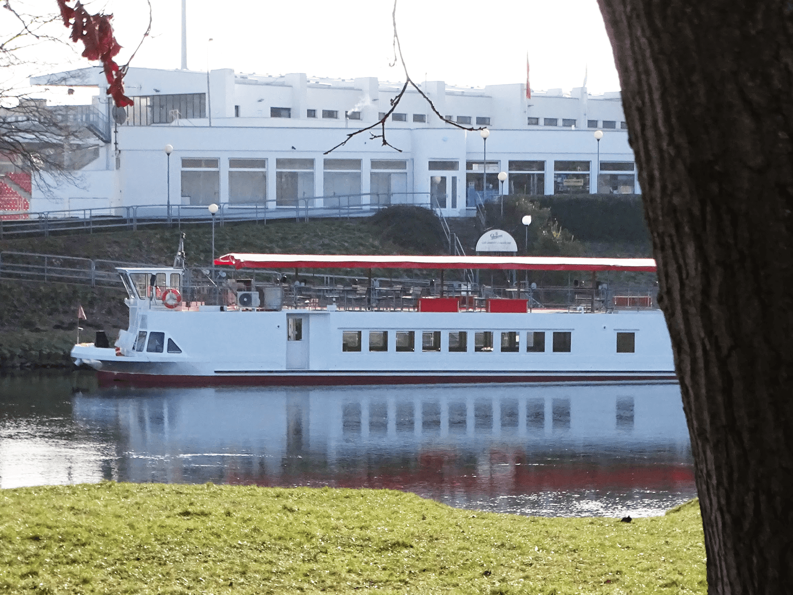Rekreační plavby v Pardubicích s lodí Arnošt